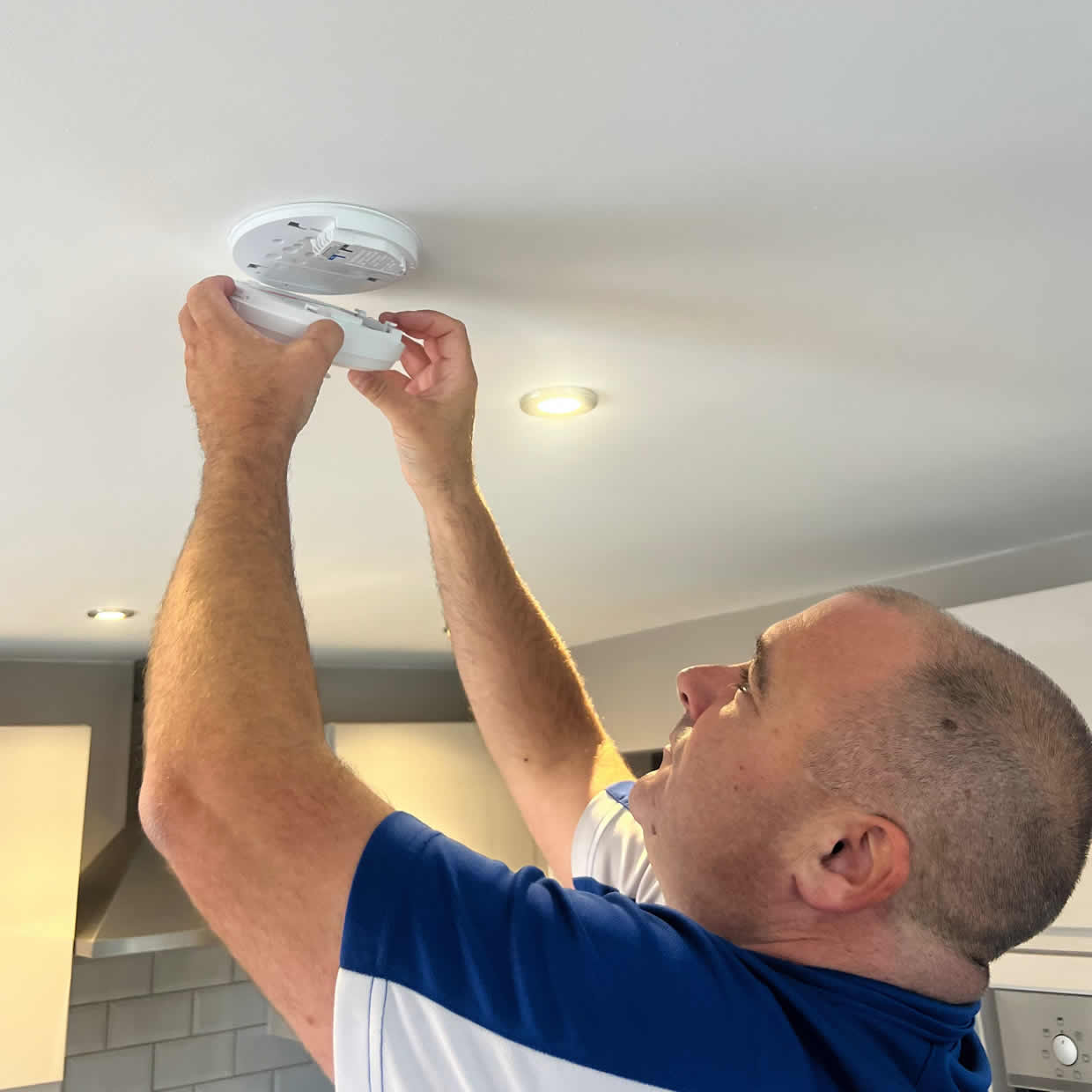 Local smoke alarm installer covering Hendon